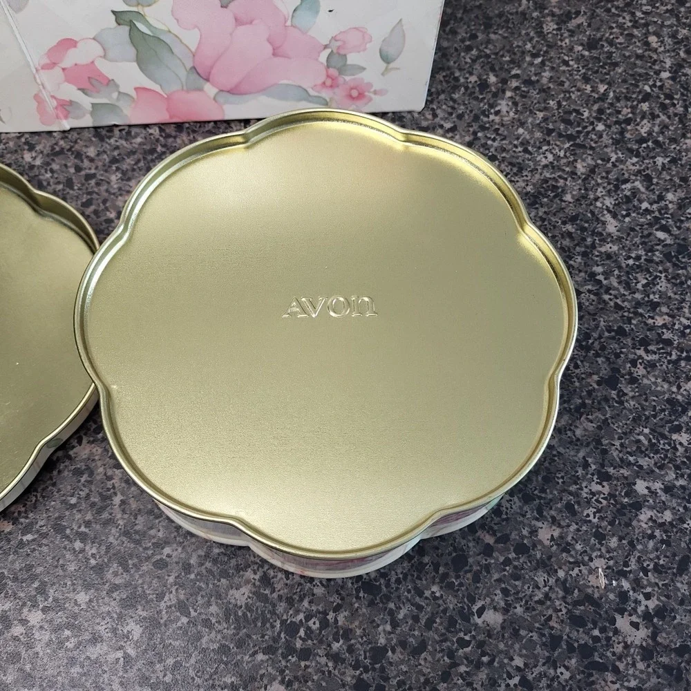 VINTAGE‎ Avon Tender Blossoms Beauty Dust Container Tin Floral Empty